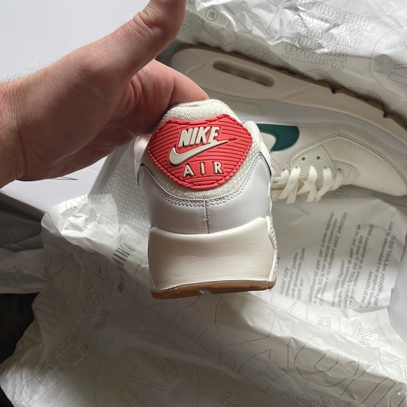 Nike air max. Size 10.5. BRAND NEW colorway is 🔥 - Picture 2 of 3